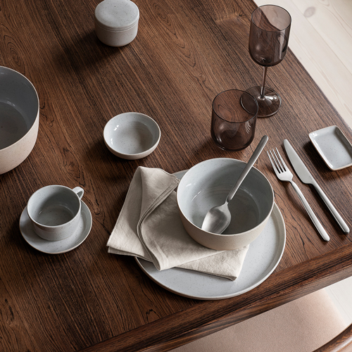  Dinnerware, Glassware + Flatware