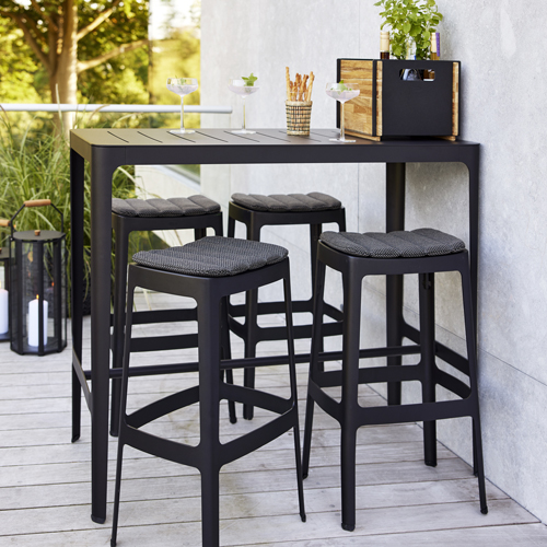  Outdoor Bar Tables